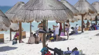 Se recomienda evitar exponerse al sol e hidratarse