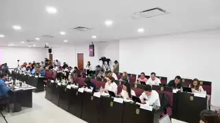 Acusan “doble simulación” en el presupuesto 2026 de Campeche y falta de claridad en el uso del dinero público