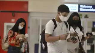 Los vuelos de salida, entre las 06:00 y las 09:48, ocho son a la ciudad de México, uno a Houston y otro a Monterrey