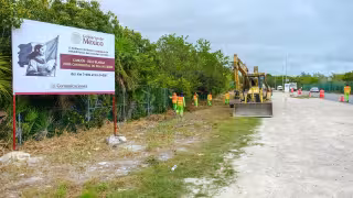 Inicia la construcción de carretera a Isla Blanca