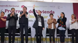 Presidenta Sheinbaum entrega viviendas y condona “créditos impagables” en Puebla