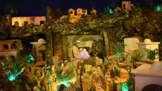 El nacimiento cuenta con más de 600 piezas a lo largo de 15 pasajes bíblicos