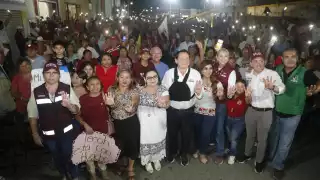 Joaquín Diaz Mena se compromete con la juventud yucateca