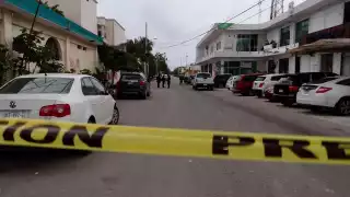 Técnicos en urgencias médicas de Cruz Roja acudieron a prestar los primeros auxilios al hombre