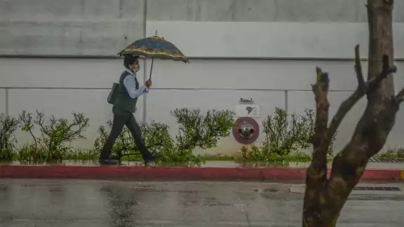 Cielo nublado durante el día con lluvias puntuales muy fuertes en Quintana Roo Cielo nublado durante el día con lluvias puntuales muy fuertes en Quintana Roo