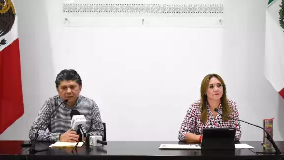 Gaspar Quintal y Karla Franco Blanco presentaron la iniciativa Gaspar Quintal y Karla Franco Blanco presentaron la iniciativa