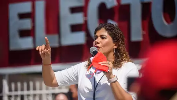 Leslie Hendricks Rubio es abanderada del PRI a la gubernatura de Quintana Roo, cargo que se elegirá el 5 de junio Leslie Hendricks Rubio es abanderada del PRI a la gubernatura de Quintana Roo, cargo que se elegirá el 5 de junio
