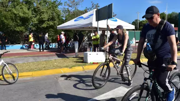 Al evento, el cual se realiza sobre el malecón, sólo acudió uno que otro funcionario Al evento, el cual se realiza sobre el malecón, sólo acudió uno que otro funcionario