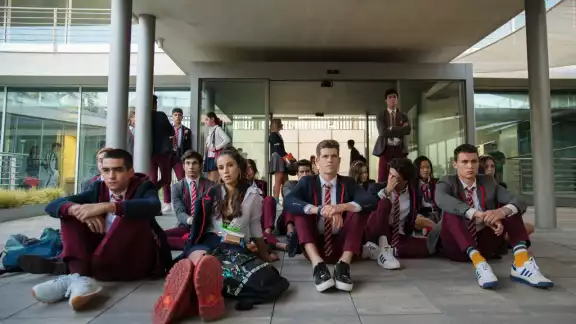 La historia de esta temporada 4 arrancará con la llegada de un nuevo director, dispuesto a reconducir el colegio como está acostumbrado con sus empresas de éxito La historia de esta temporada 4 arrancará con la llegada de un nuevo director, dispuesto a reconducir el colegio como está acostumbrado con sus empresas de éxito