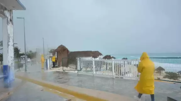 Las lluvias de un conjunto de canales de baja presión se mantendrán la mayor parte del día en diversas áreas de Cancún y Quintana Roo, debido a su paso por el Sureste de México