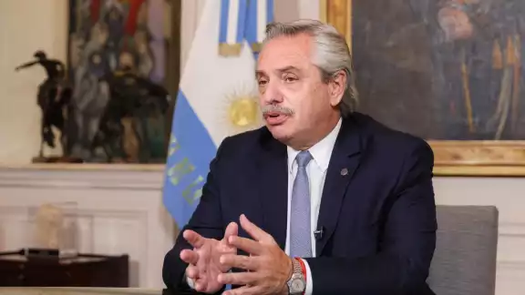 A dos mese de ser vacunado el presidente de Argentina, Alberto Fernández, da positivo a COVID-19 A dos mese de ser vacunado el presidente de Argentina, Alberto Fernández, da positivo a COVID-19