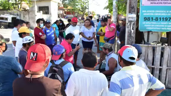 Varias personas intentaron linchar al oficial Varias personas intentaron linchar al oficial