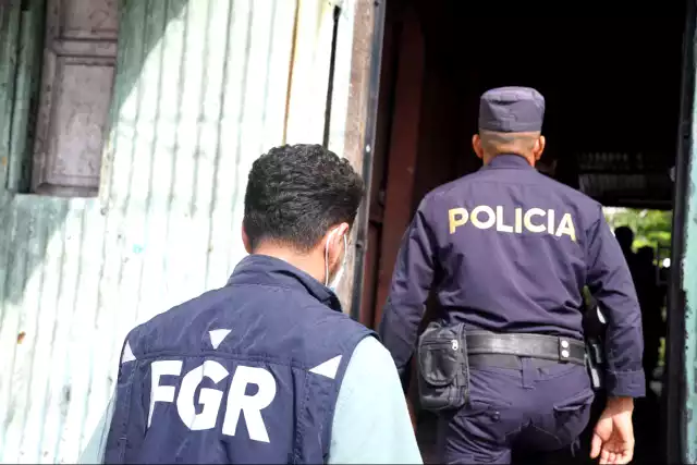 Investigaciones federales y  cooperación con Interpol revelan  la presencia de individuos  asociados a fraudes, lavado de  dinero y narcotráfico, en Cancún,  Playa del Carmen y Tulum.