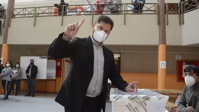 "Sé que la historia no parte con nosotros y que el país se construye con todos y todas. Espero que esta noche, si ustedes lo tienen a bien, ser el presidente de todos los chilenos y chilenas"