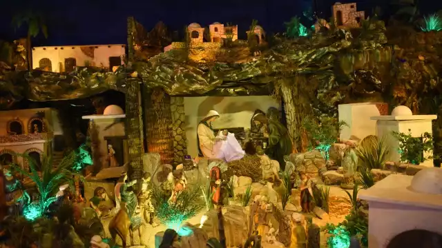 El nacimiento cuenta con más de 600 piezas a lo largo de 15 pasajes bíblicos