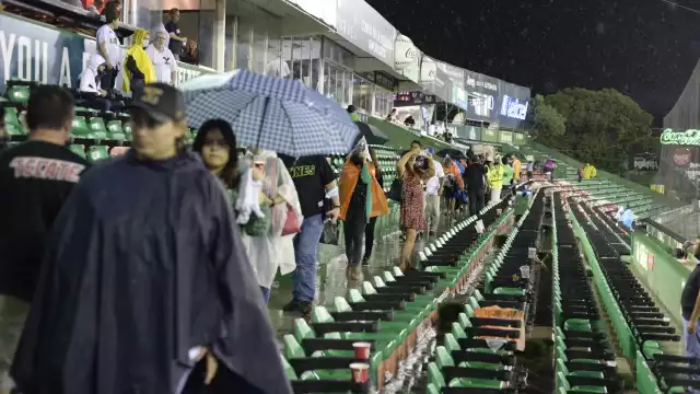 El tercer juego de la Serie del Rey, entre Leones de Yucatán y Sultanes de Monterrey, fue suspendido
