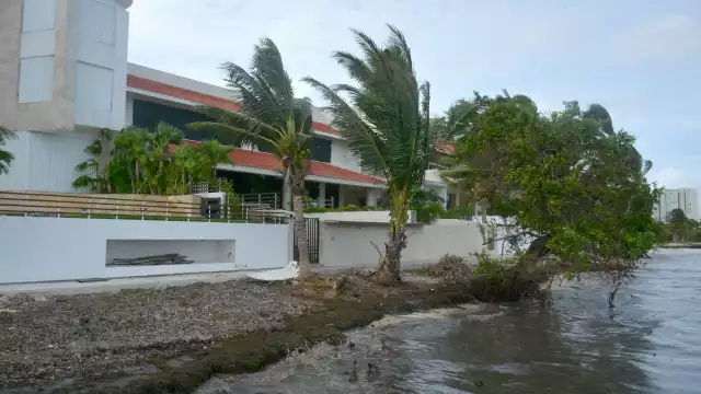 El Huracán Larry se mueve hacia el oeste-noroeste, enfilándose hacia Estados Unidos, según el informe del NHC