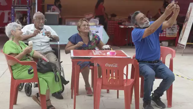 Yucatecos disfrutan de la Feria del Helado este domingo