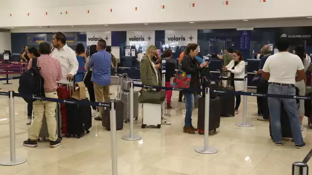 La alerta volcánica del Popocatépetl continúa causando vuelos retrasados en el aeropuerto de Mérida