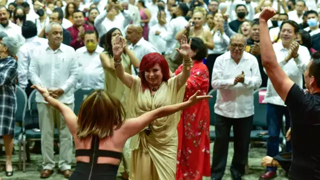 Layda Sansores rindió, una semana después de lo marcado, su primer informe de gobierno