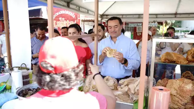 Para los gastos de comida dentro de las instalaciones del Ayuntamiento de Mérida, Renán Barrera cuenta con más de 760 pesos