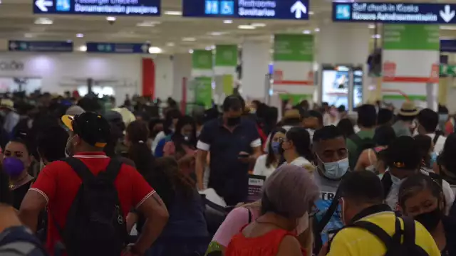 Algunos turistas confesaron que ni su agencia de viajes, ni la aerolínea les notificó el suceso violento