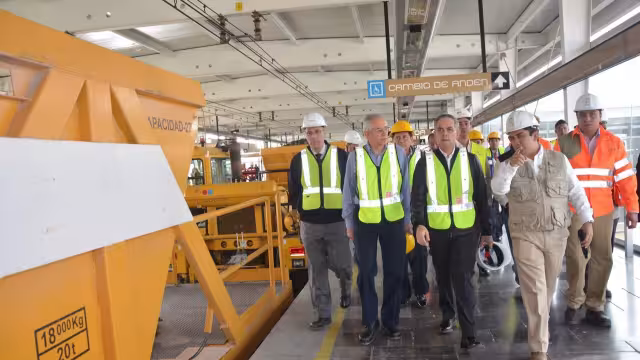 Miguel Ángel Mancera, durante un recorrido en la Línea 12