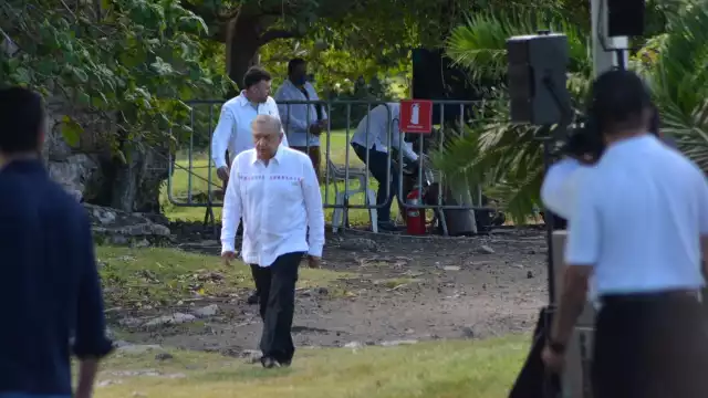 En el tercer día de la gira para supervisar los avances del Tren Maya, el presidente Andrés Manuel López Obrador arribó a Tulum