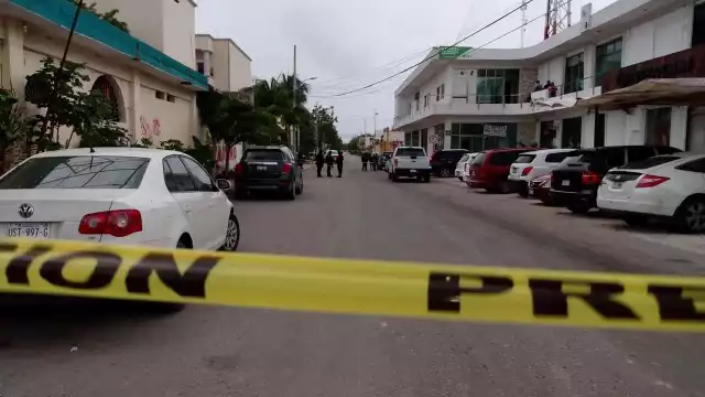 Técnicos en urgencias médicas de Cruz Roja acudieron a prestar los primeros auxilios al hombre