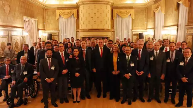 Marcelo Ebrard inicia campaña de defensa de México en EU