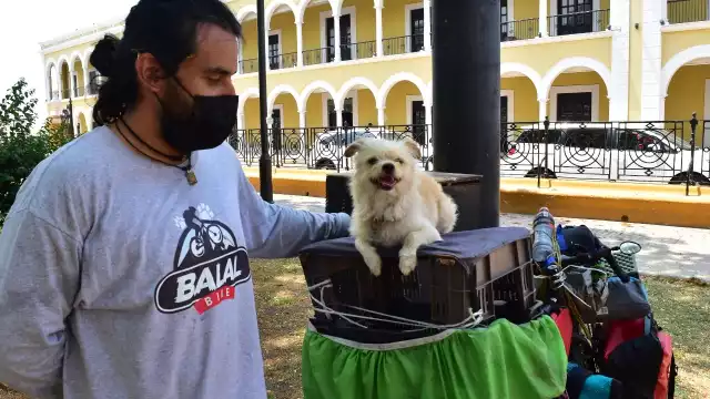Irving y Milo, viajeros que buscan llegar hasta Argentina en bicicleta