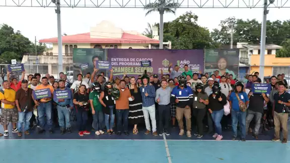 Como parte del programa Chambea Seguro se entregaron 130 cascos certifi cados con la norma DOT Como parte del programa Chambea Seguro se entregaron 130 cascos certifi cados con la norma DOT
