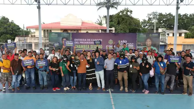 Como parte del programa Chambea Seguro se entregaron 130 cascos certifi cados con la norma DOT