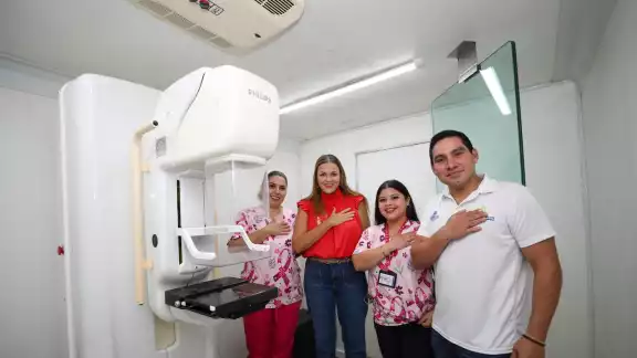 El mastógrafo móvil permanecerá todo octubre en la Plaza Grande para atender sin costo El mastógrafo móvil permanecerá todo octubre en la Plaza Grande para atender sin costo