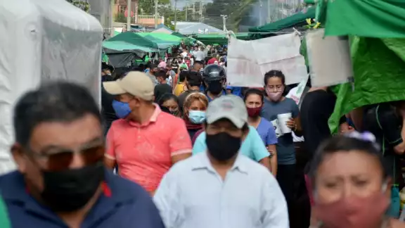 La gente no respeta la sana distancia La gente no respeta la sana distancia
