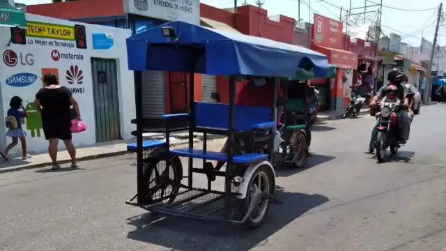 La táctica de estos conductores es llevar a pasajeros, principalmente a señoras, con mucha compra.