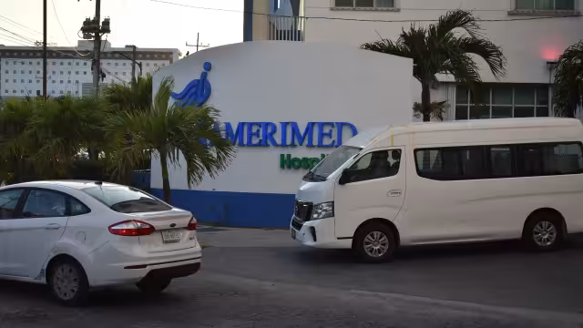 El hombre fue atendido en el hospital Amerimed de Cancún, pero murió momentos después