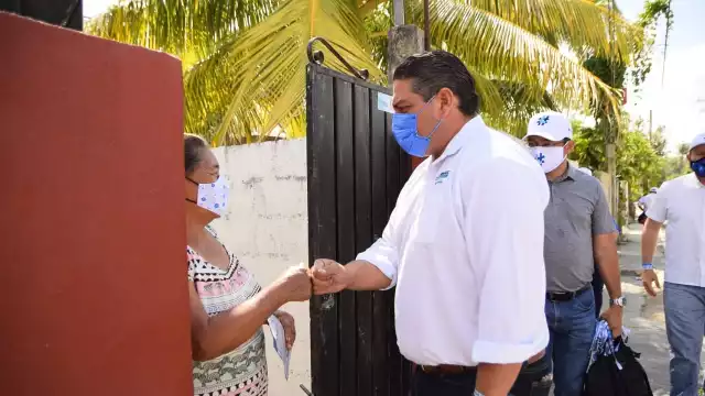 Luis Fernández en su visita a Tixcacalcupul