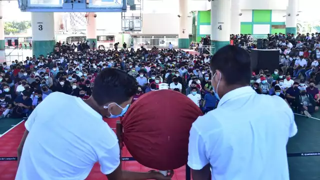 Miles de jóvenes campechanos asistieron al sorteo