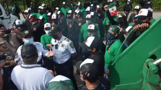 Mientras los políticos se disputan contratos millonarios, ellos continúan sin trabajar y sus familias sin alimento