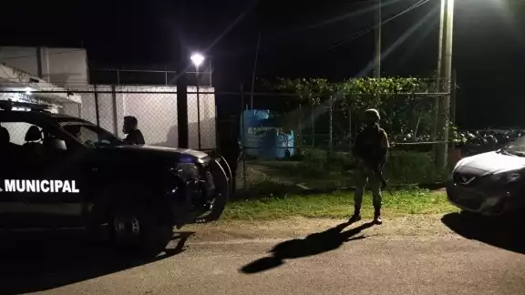 La Secretaría de la Defensa Nacional (Sedena),  resguardó las afueras del lugar mientras se llevaba a cabo el operativo