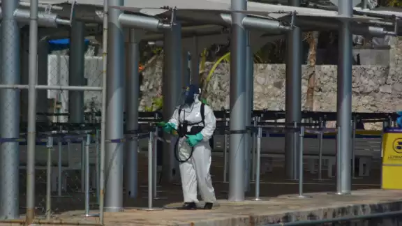 Sanitizaron el muelle para prevenir contagios de COVID-19 Sanitizaron el muelle para prevenir contagios de COVID-19