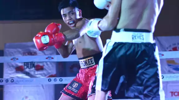 El peleador guatemalteco ganó por la vía del KO técnico El peleador guatemalteco ganó por la vía del KO técnico