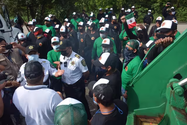 Mientras los políticos se disputan contratos millonarios, ellos continúan sin trabajar y sus familias sin alimento