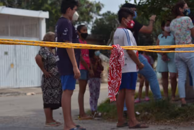 Los inconformes aseguran que la torre telefónica de una compañía de telecomunicaciones es la responsable de los problemas que viven