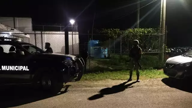 La Secretaría de la Defensa Nacional (Sedena),  resguardó las afueras del lugar mientras se llevaba a cabo el operativo