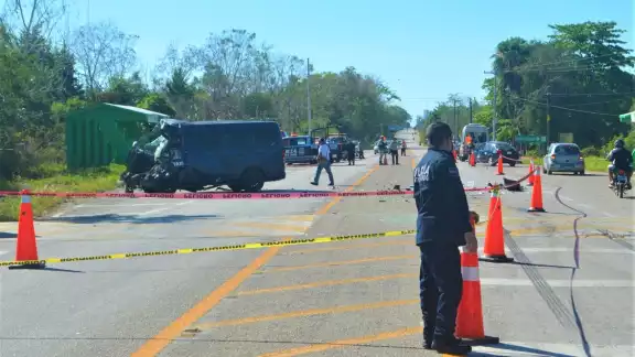 El fuerte impacto propició que el motor de la unidad van de Dziuché se sumiera acabando con la vida del conductor El fuerte impacto propició que el motor de la unidad van de Dziuché se sumiera acabando con la vida del conductor