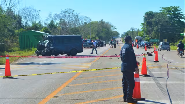El fuerte impacto propició que el motor de la unidad van de Dziuché se sumiera acabando con la vida del conductor
