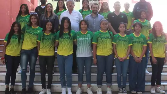 Selección Yucateca de futbol femenil de la categoría 2004 rumbo a la cuidad de México para Campeonato Nacional de la especialidad