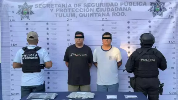 Los hombres tenían diversas dosis de drogas en su posesión Los hombres tenían diversas dosis de drogas en su posesión